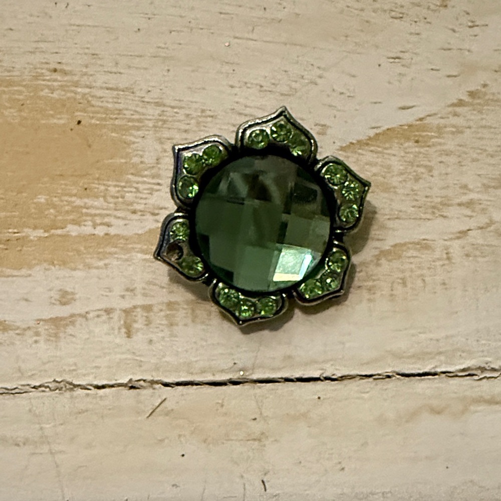 Beautiful green Ginger Snap